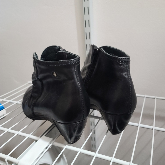 Shoes - Picture 6 of 10